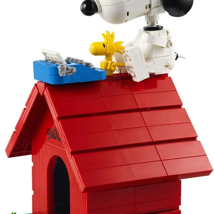 LEGO Ideas Peanuts Snoopy's Doghouse 21368