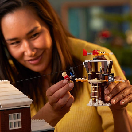 LEGO Ideas Home Alone 21330 Movie House Model Kit for Adults, Display Set, Home Decor, Nostalgic Gift for Movie Fans, 3,955 Pieces