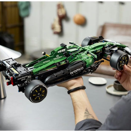 LEGO Technic Aston Martin Aramco AMR25 F1 42240
