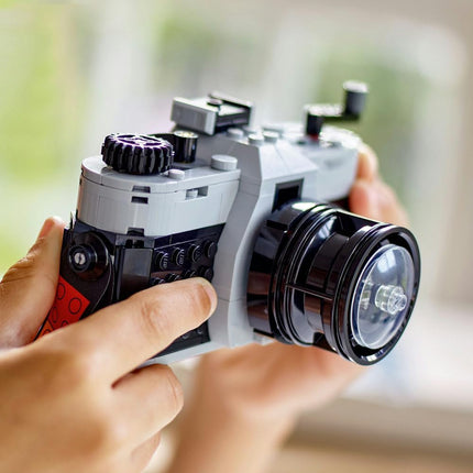 LEGO Creator 3in1 Retro Camera 31147 Retro Camera to Video Camera to TV, Desk or Bedroom Decor, Gift for 8+ Year Old Boys & Girls, 261 Pieces