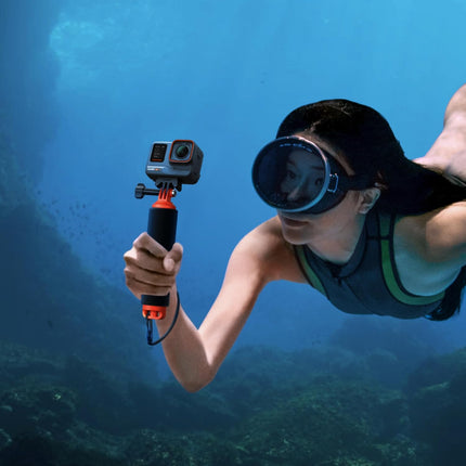 Insta360 Floating Hand Grip، حامل عائم بمقبض غير قابل للانزلاق، متوافق مع كاميرات الحركة Insta360 Ace, Ace Pro, Ace Pro 2, GO 3, GO 3S, GO Ultra, X2, X3, X4, X5، أسود وبرتقالي